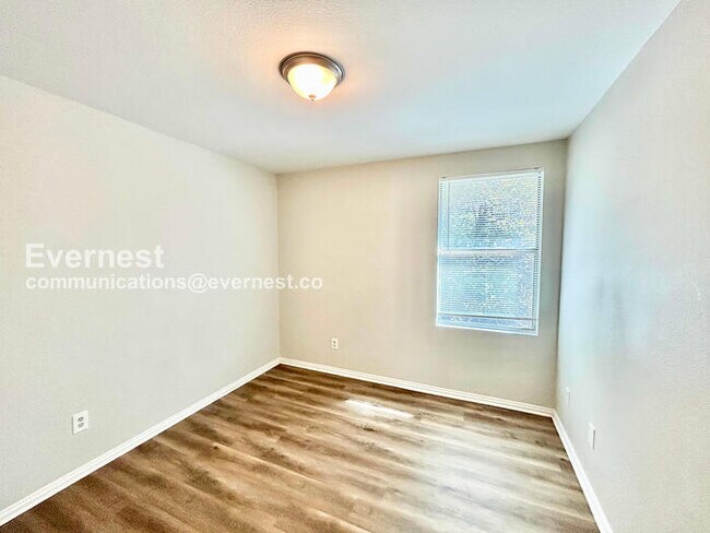 Building Photo - 320 Ezekial Ave