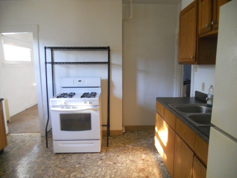 Building Photo - 2201 Pittock St
