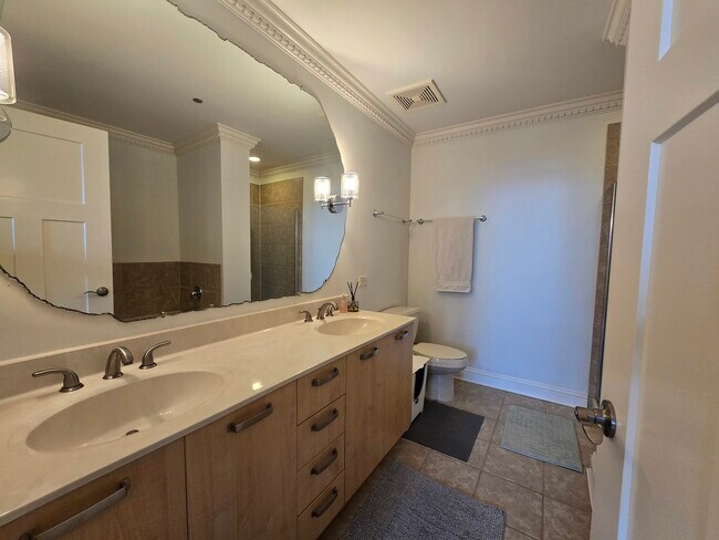 Building Photo - 212 E Cullerton St