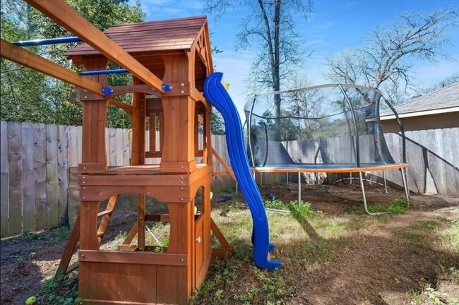 Building Photo - 16693 E Hammon