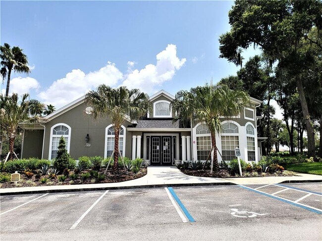 Building Photo - 4240 Summer Landing Dr
