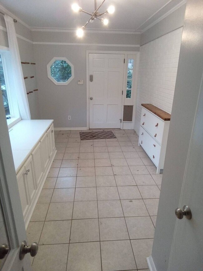Building Photo - Beautiful Ranch Home in South Park!