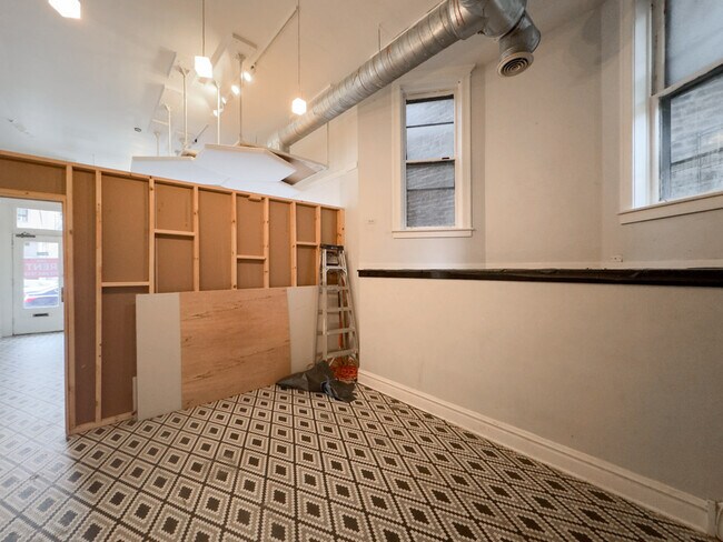 Building Photo - 723 W Wrightwood Ave