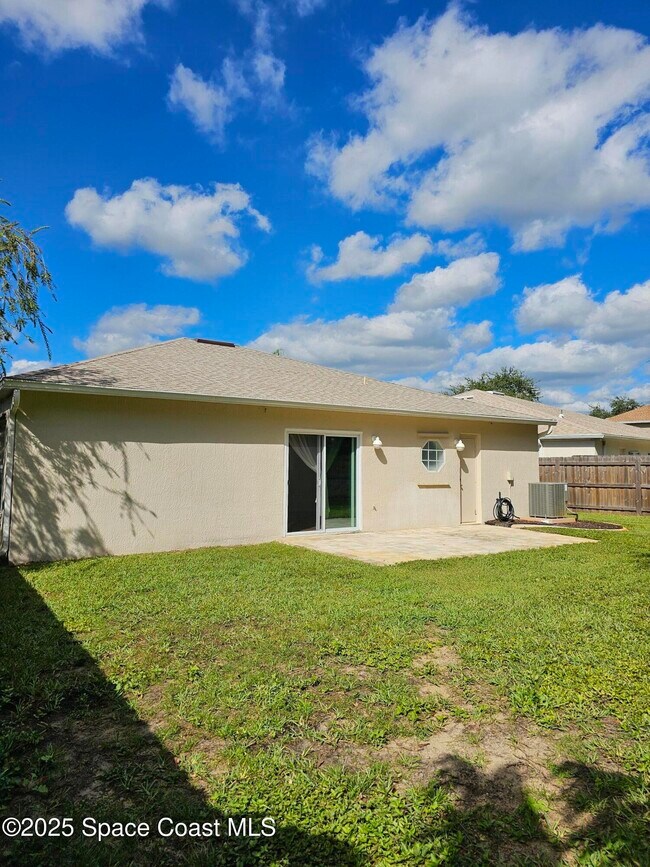 Building Photo - 1736 Vista Lake Cir