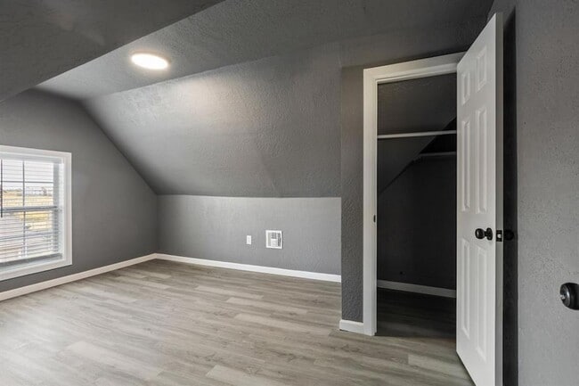 Building Photo - 1320 W Frisco St