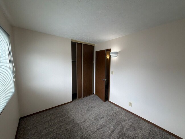 Building Photo - 4620 Grassridge Rd