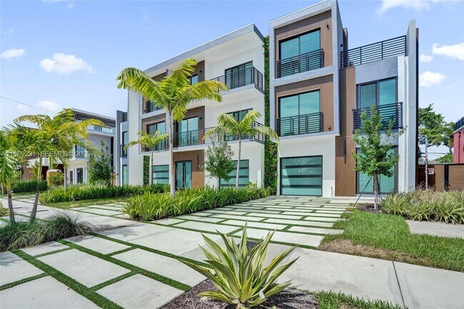 Building Photo - 1825 NE 26th Ave