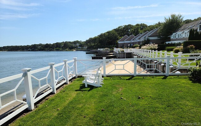 Building Photo - 62 Canoe Place Rd