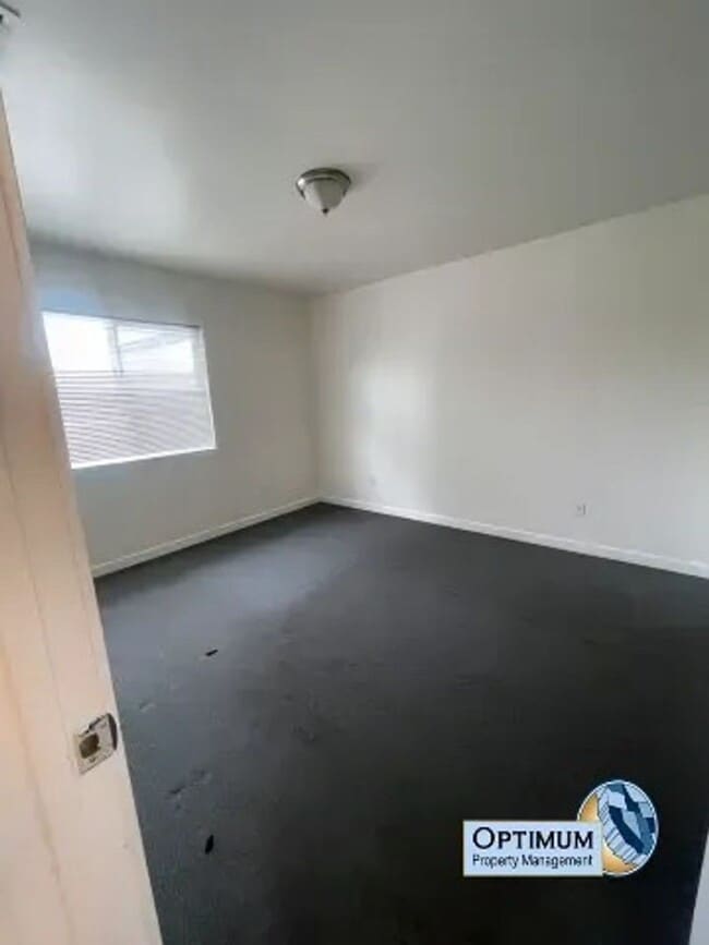 Building Photo - 630 S Olive Ave