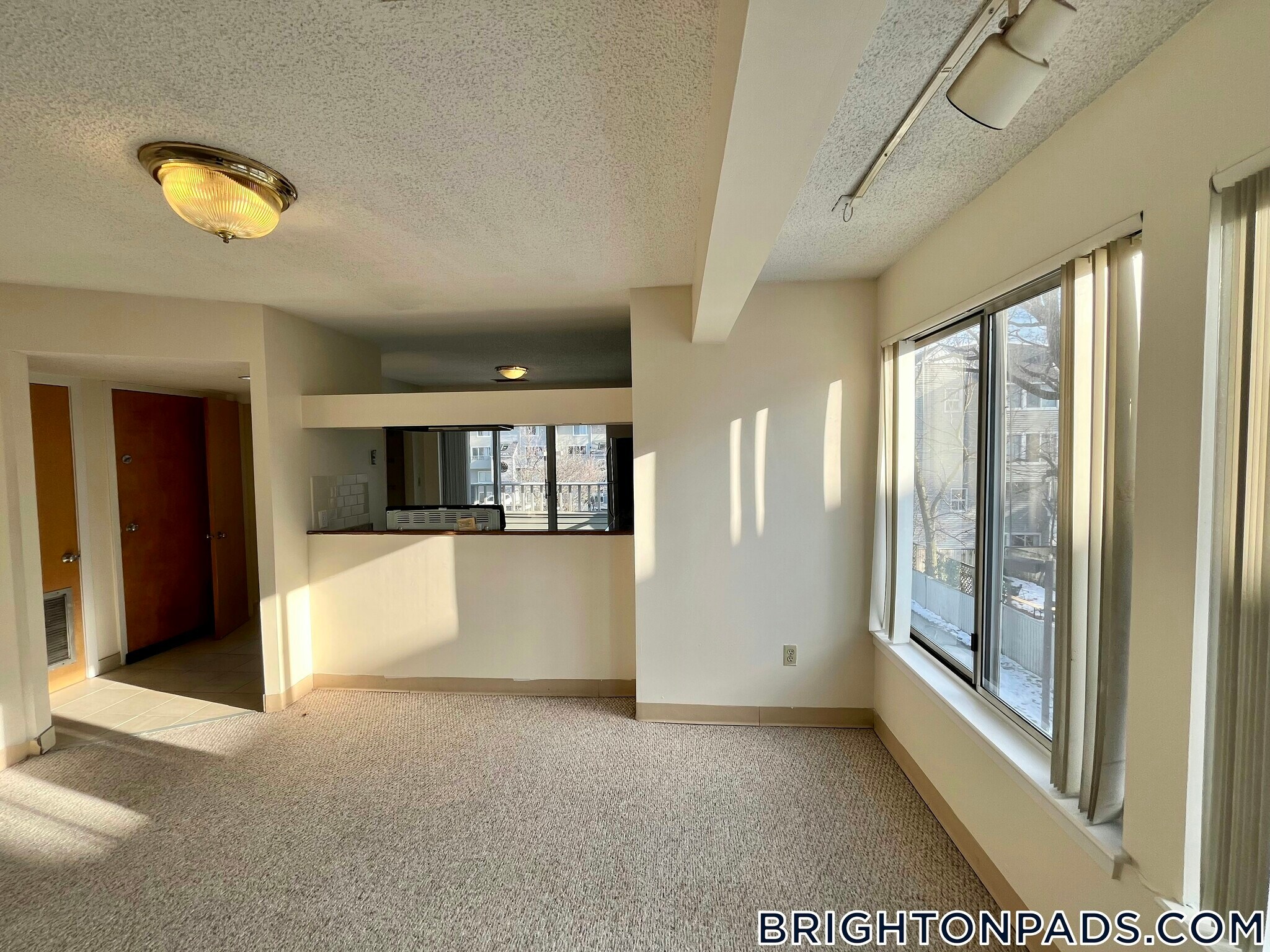 Building Photo - 150 N Beacon St