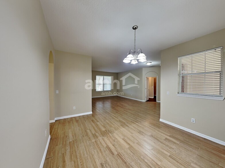 Building Photo - 526 Azalea Bloom Dr