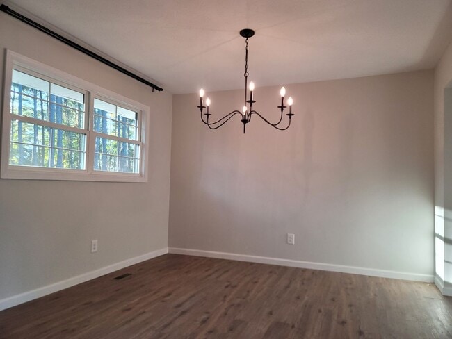 Building Photo - Beautifully Upgraded Ranch Home located outside of Pinehurst! Short Commute to Fort Bragg!