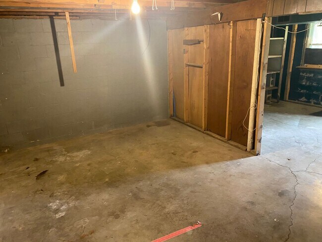 Building Photo - 308 Jewel Dr