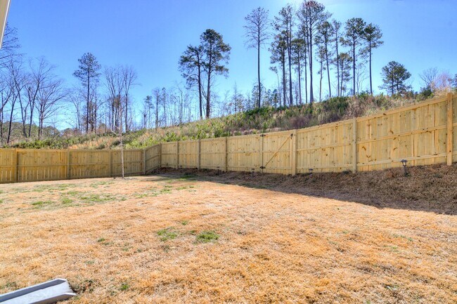 Building Photo - 4 Bedroom 3 Bathroom Two Story Home