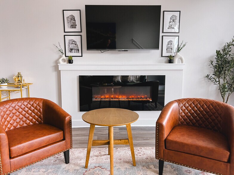 Building Photo - 1446 E 15th St