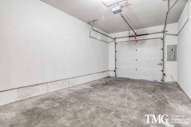 Building Photo - 618-620 SE 131st Ct.