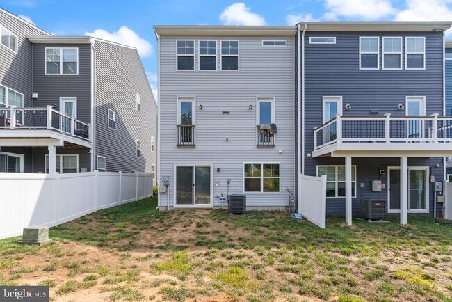 Building Photo - 18277 Summit Pointe Dr