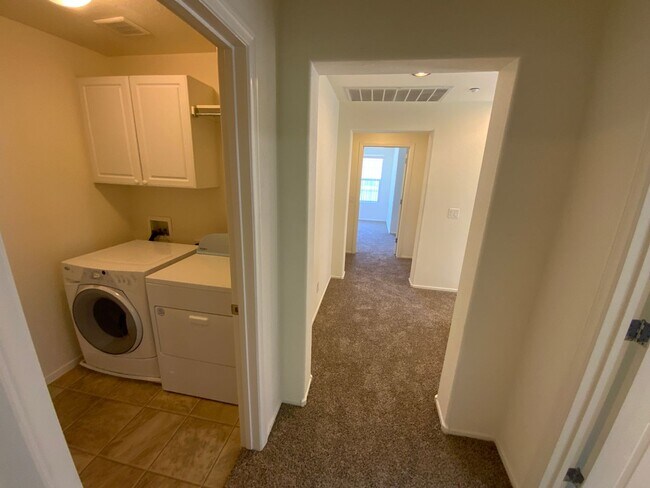 Building Photo - N.W. BEAUTIFUL UPGRADED HOME WITH COMMUNIT...