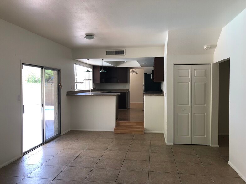 Kitchen - 2715 S Cottonwood