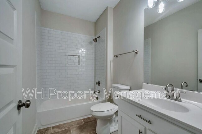 Building Photo - 123 Berry St