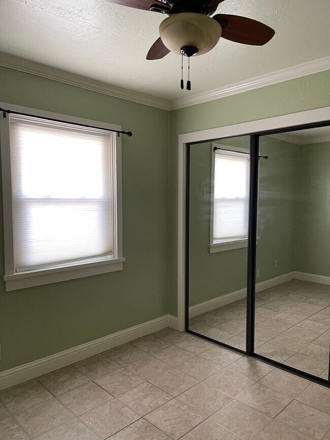 Building Photo - CHARMING 4 BED 2 BATH HOUSE NEAR DOWNTOWN