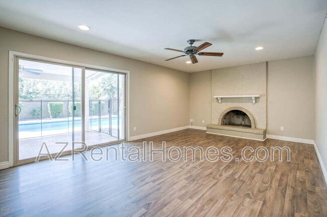 Building Photo - 1033 W Madero Ave