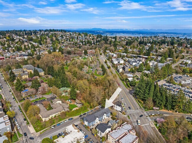 Building Photo - 3bd/2.25Ba Seattle Townhouse