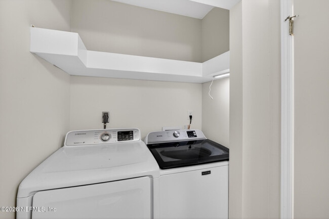 Building Photo - 7701 Baymeadows Cir W