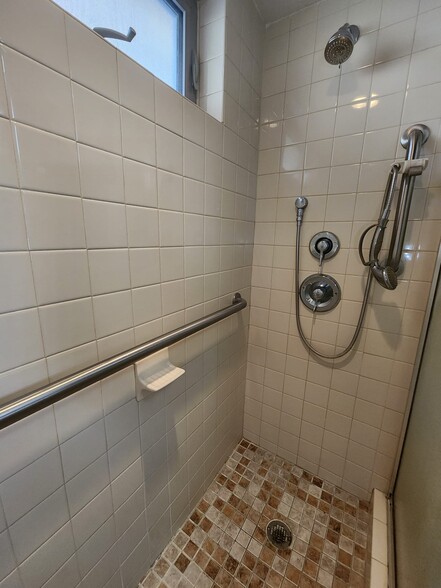 Building Photo - 5851 NW 62nd Ave