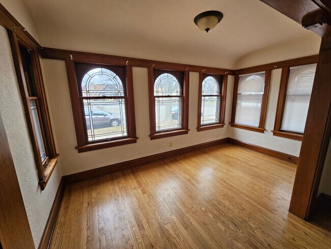 Building Photo - Cozy Single-family Home