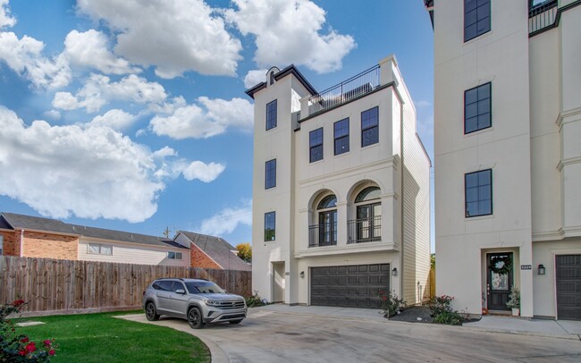 Building Photo - 3335 Beverly Frst Dr