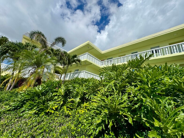 Building Photo - 1100 Ponce de Leon Cir