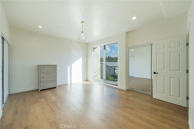 Building Photo - 714 1/2 Chestnut Avenue Unit