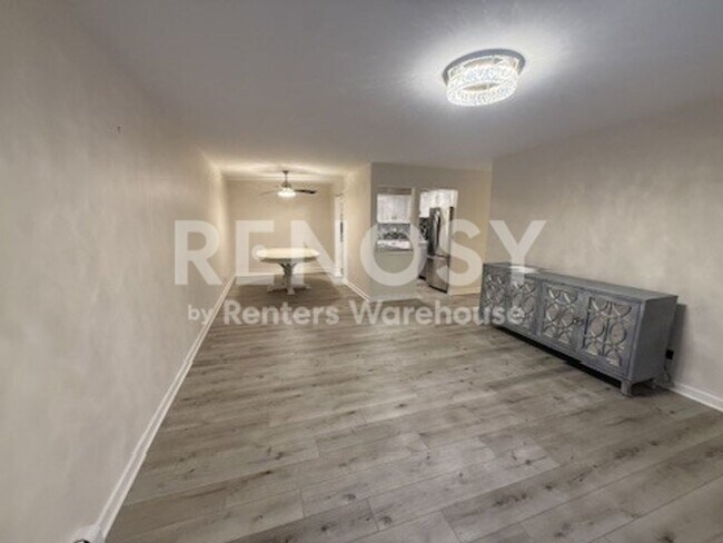 Building Photo - 5607 Green Cir Dr