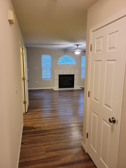 Building Photo - 428 Orchard View Ct