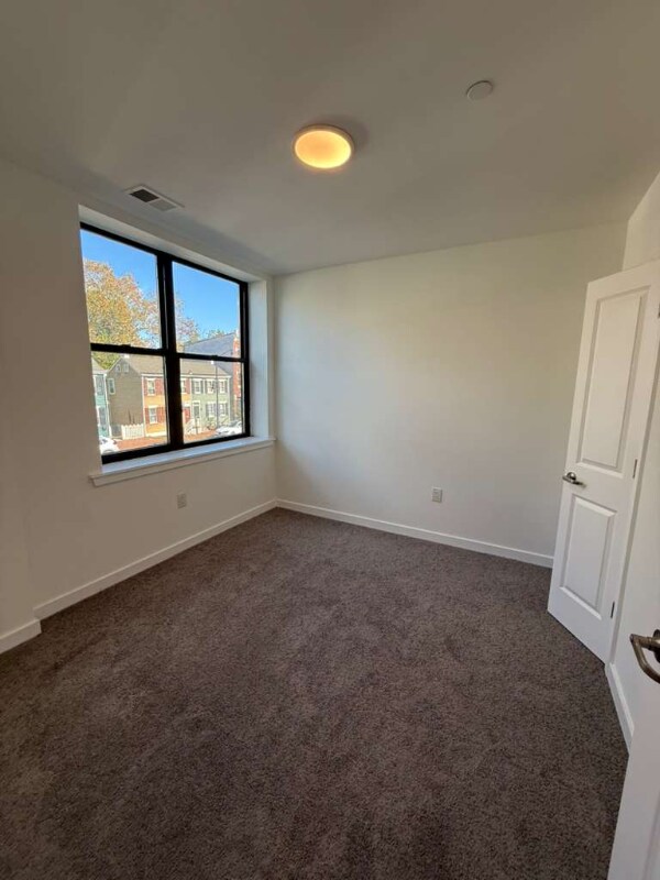 Building Photo - 329 W State St