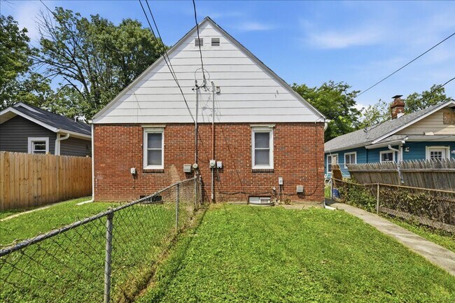 Building Photo - 1511-1511 N Chester Ave