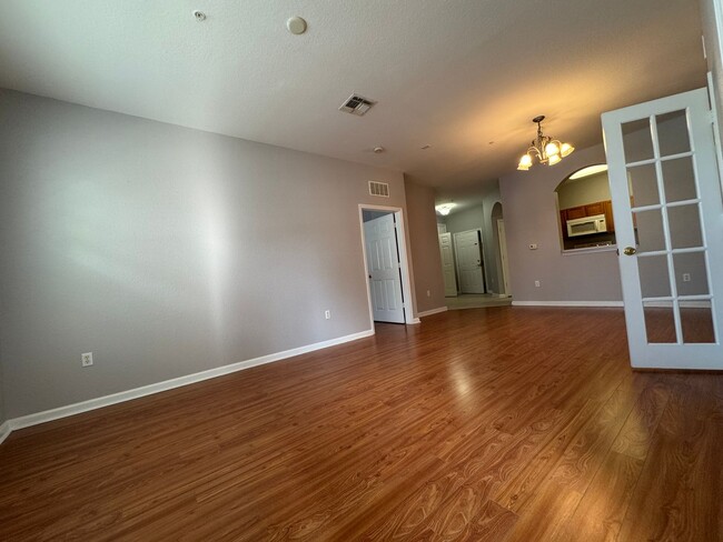 Building Photo - 3 Bedroom 2 Bath Condo In Ventura At Stone...