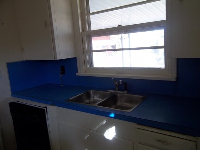 Building Photo - VIDEOTOUR: Don't Blink, This will be gone! PETS WELCOME