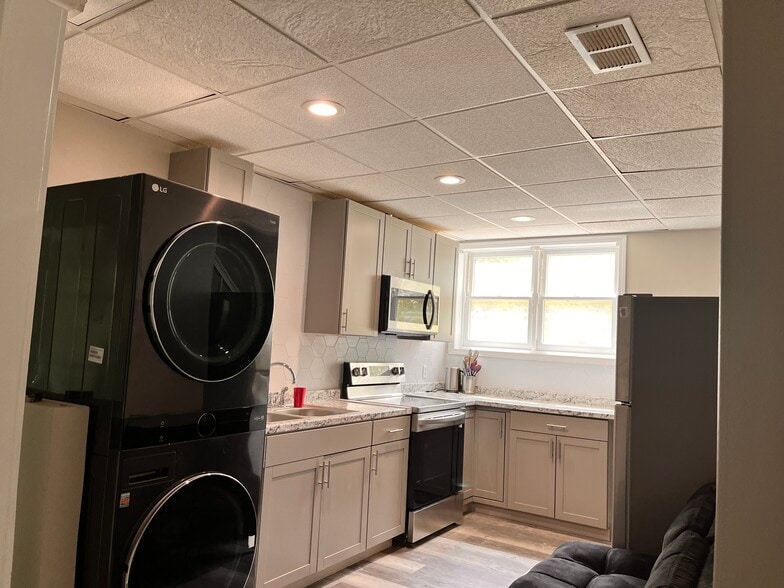 Building Photo - 204 Hickory Rdg