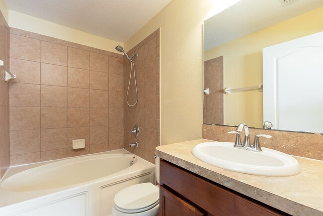 Building Photo - PRISTINE CLEAN 3 BDRM TOWNHOUSE IN SANFORD!