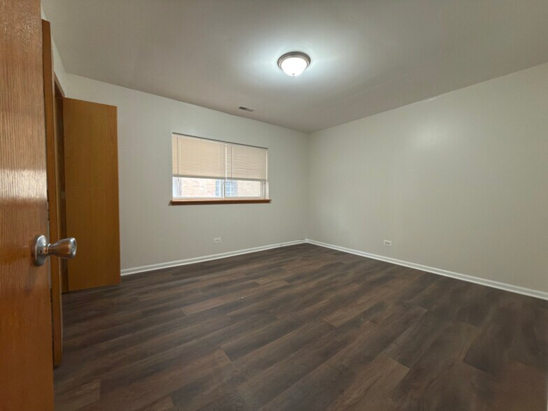 Building Photo - 6812 S East End Ave