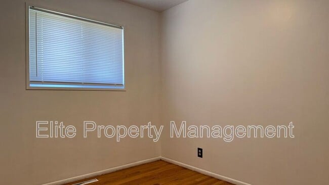 Building Photo - 2870 Aster St