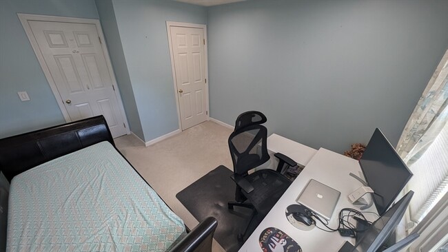 Building Photo - 20 Winterberry Way