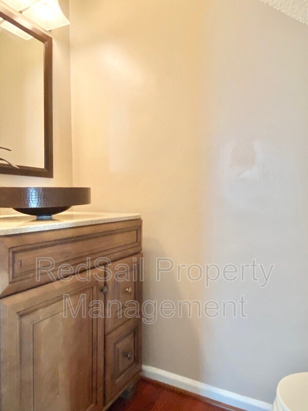 Building Photo - 204 Gate House Rd