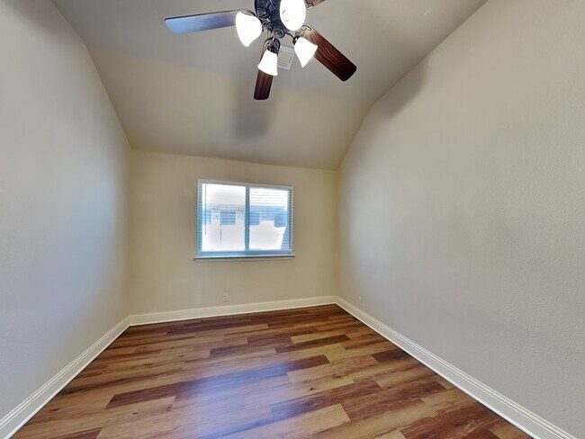 Building Photo - 1517 Yellowthroat Dr