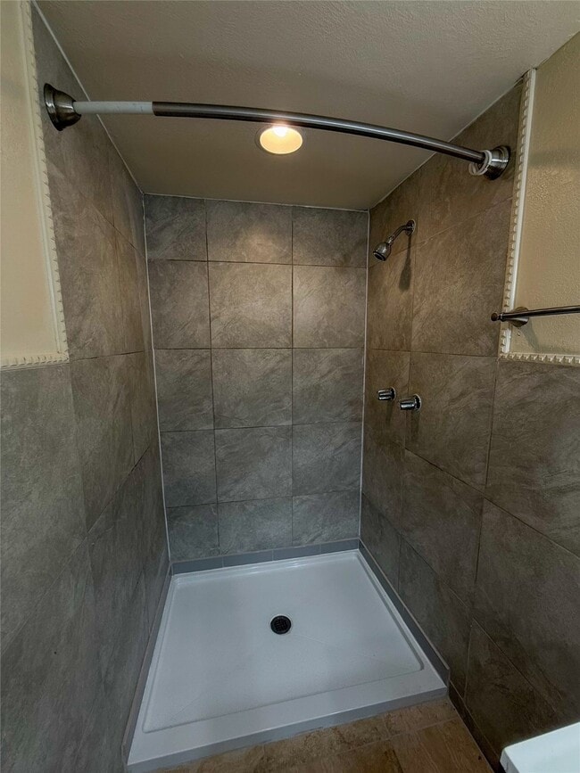 Building Photo - 8430 Holiday Ln