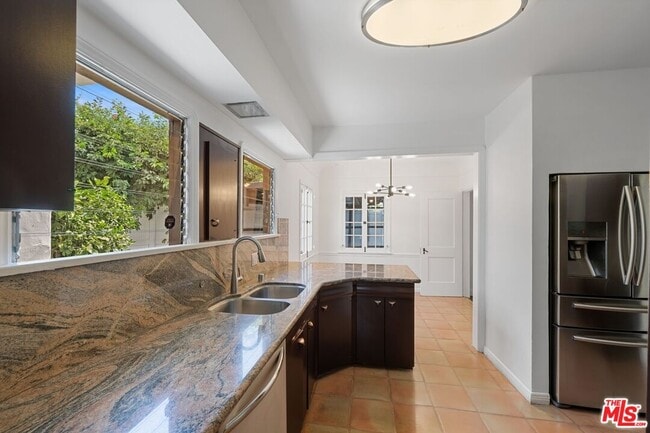 Building Photo - 366 S Crescent Heights Blvd