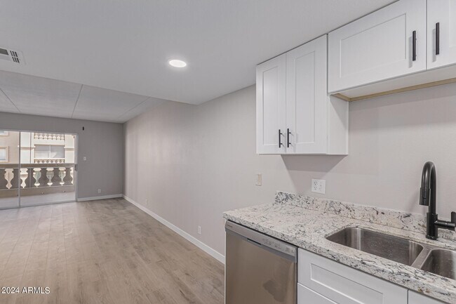 Building Photo - 7930 E Camelback Rd