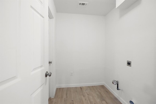 Building Photo - 24607 Green Moss Dr